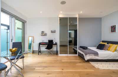 Studio Flat - Bedroom