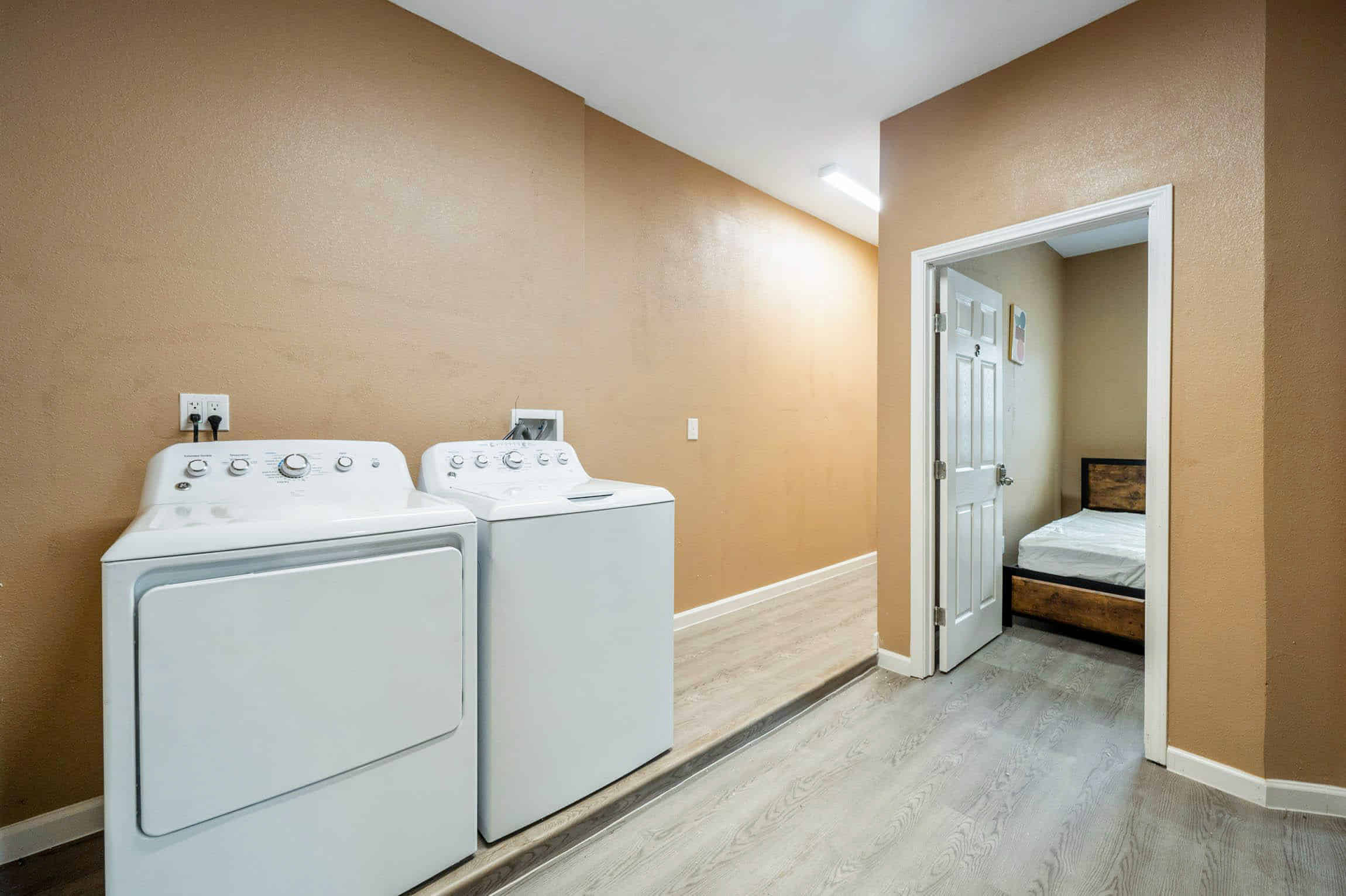 Room in a 9 Bedroom Apartment, TX 77047 - Houston, Texas, United States - Amenities