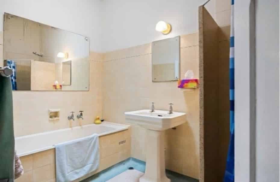 Room in a 7 Bedroom Apartment, 32 Godfrey Terrace, Leabrook, City of Burnside, 5068 (Room 2) - Adelaide, South Australia, Australia - Room 5 - Bathroom