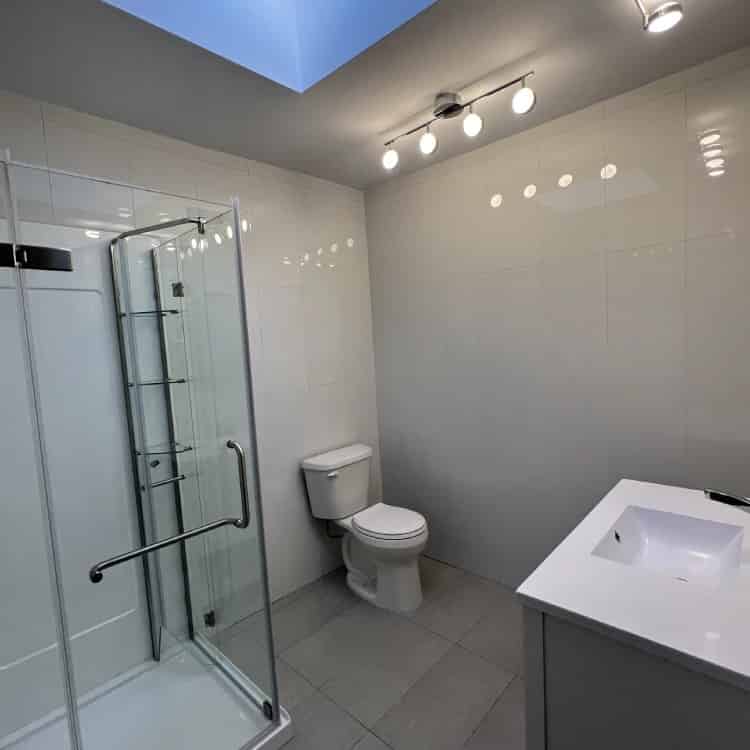 Oporto Standard Room - Bathroom?w=400&h=260&fit=crop&q=40&auto=format&trim=auto