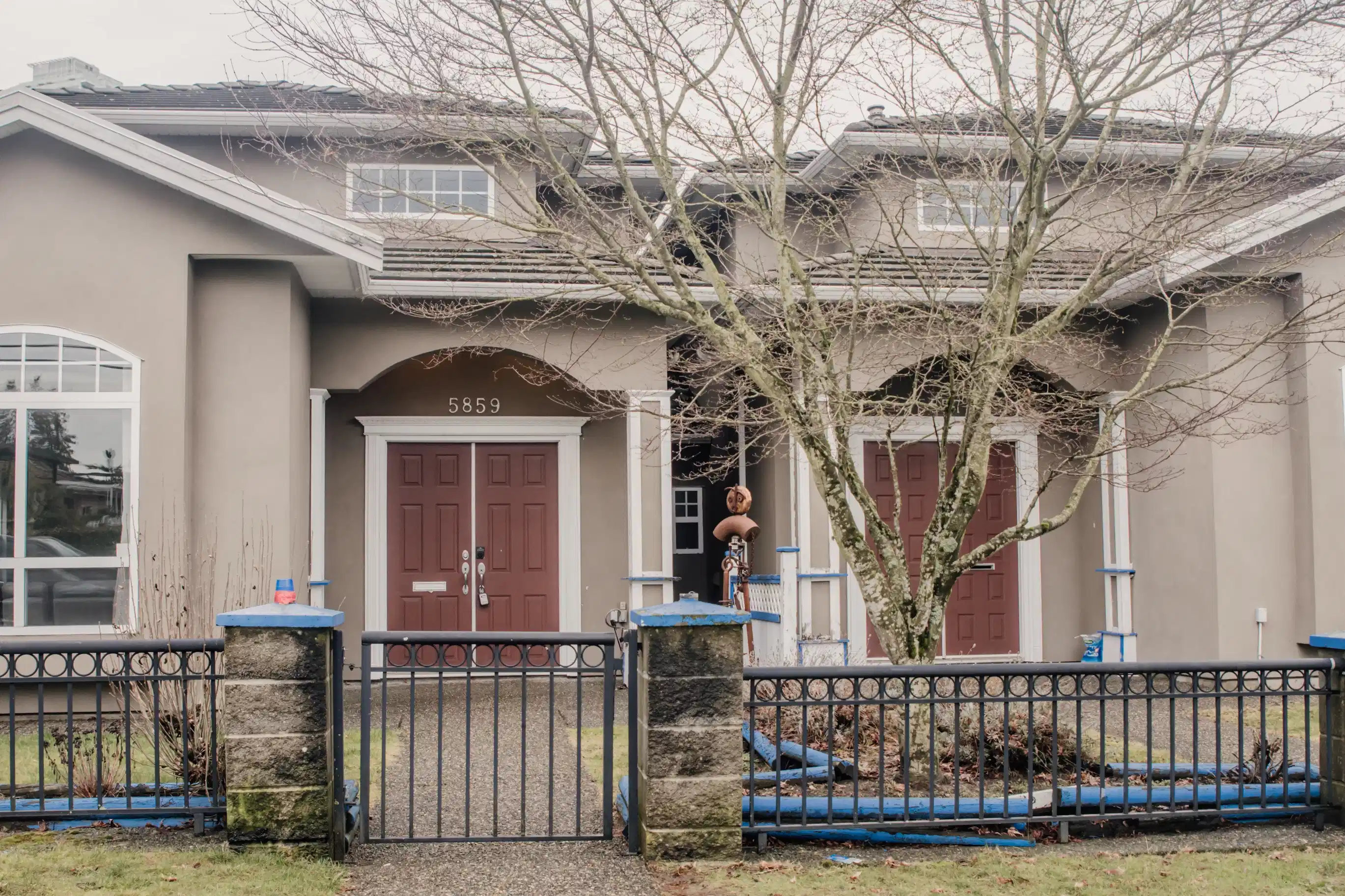5859 Sussex Ave, Burnaby - Burnaby, British Columbia, Canada - Exterior