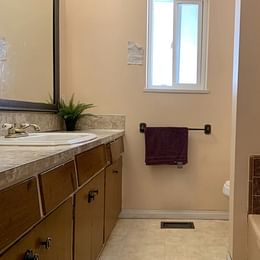 Squamish Room - Bathroom