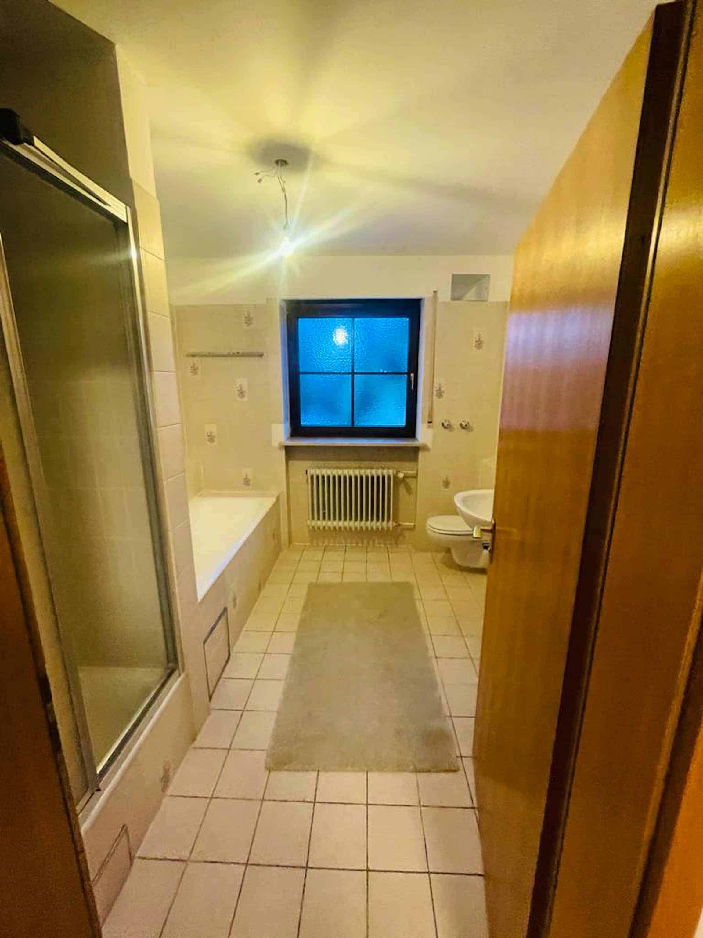 Bahnhofstraße, Munich - Munich, Germany - Bathroom