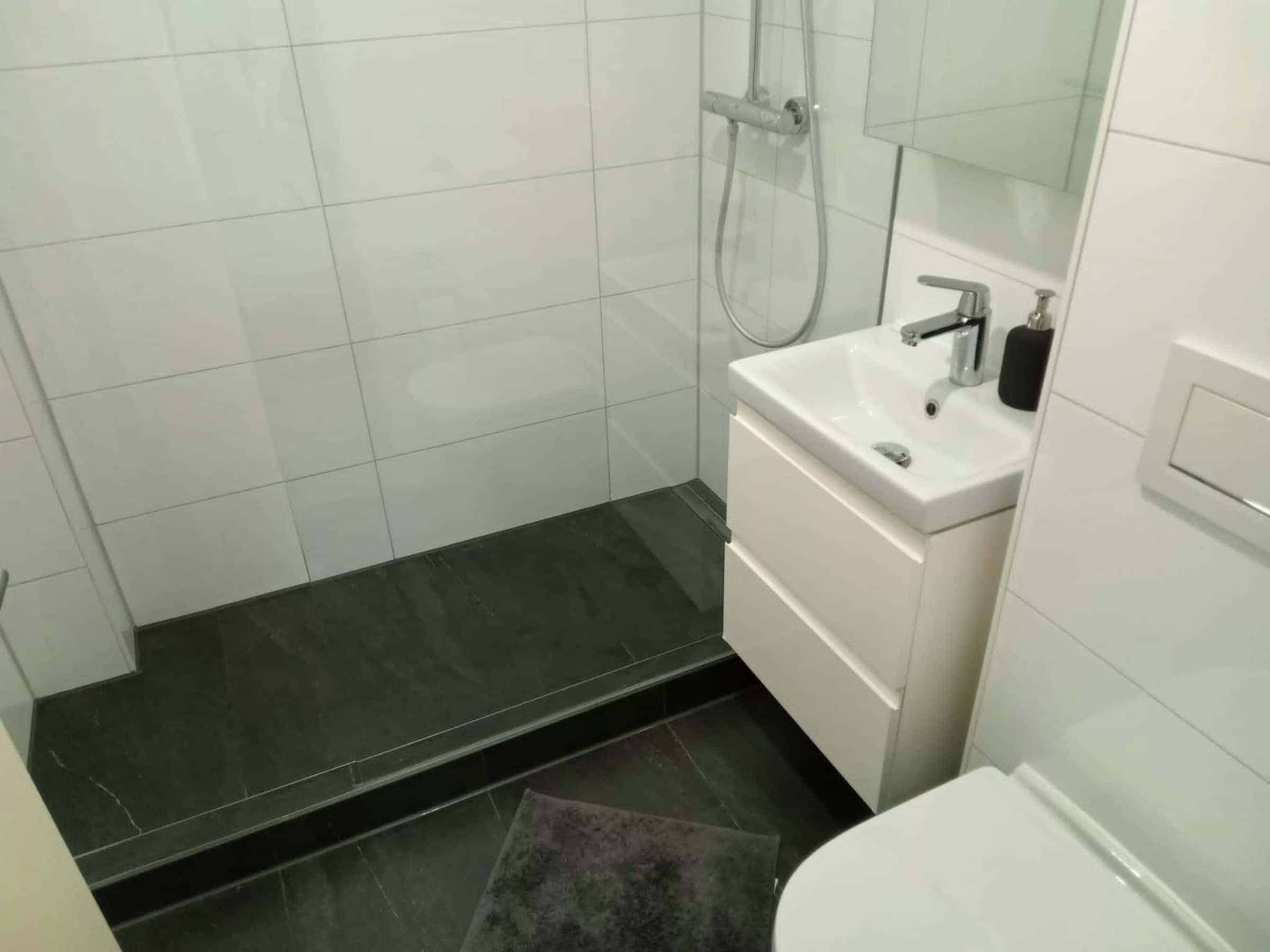 Room 1 - Kitchen?w=400&h=260&fit=crop&q=40&auto=format&trim=auto