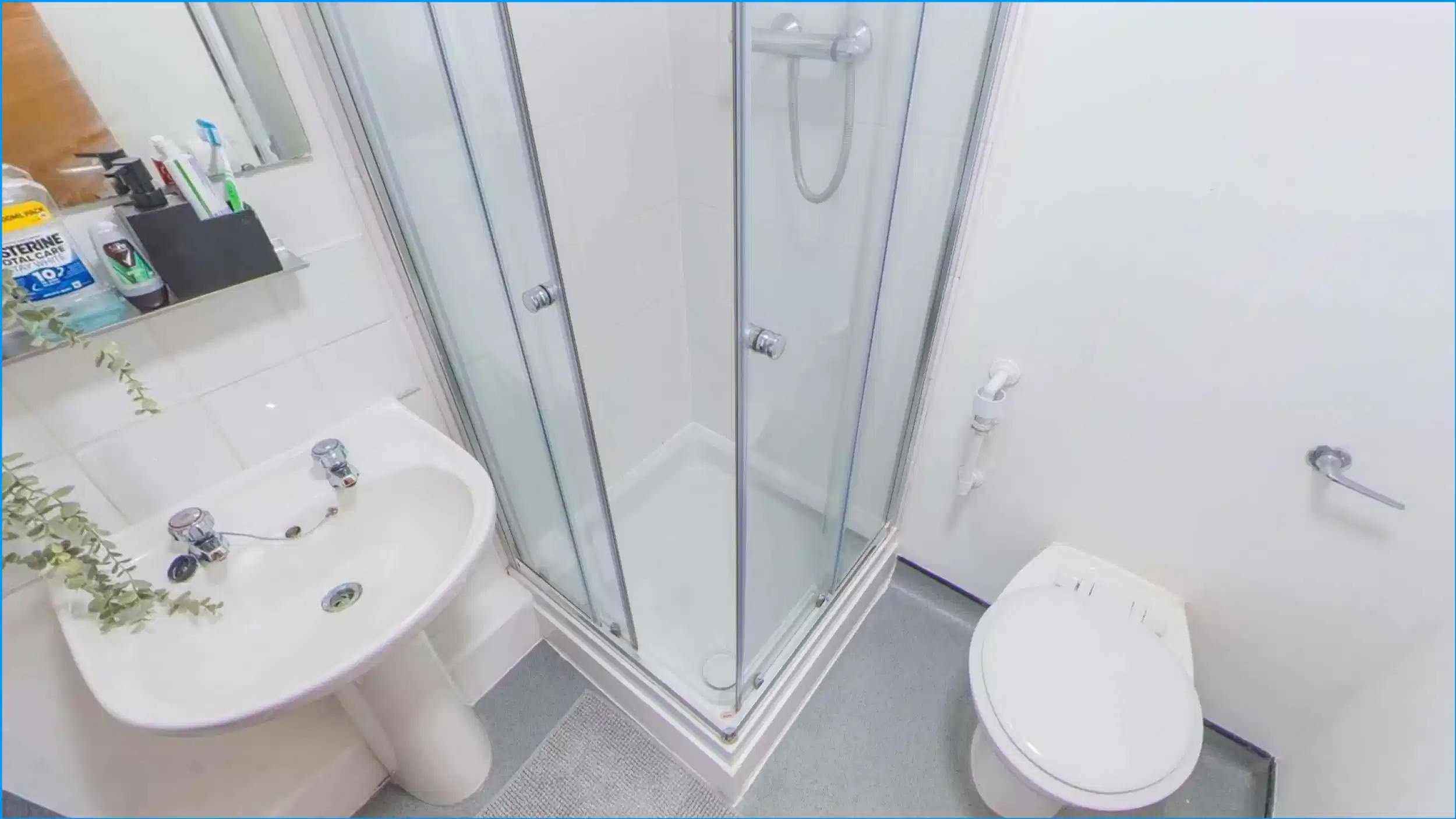 Exterior?w=400&h=260&fit=crop&q=40&auto=format&trim=auto