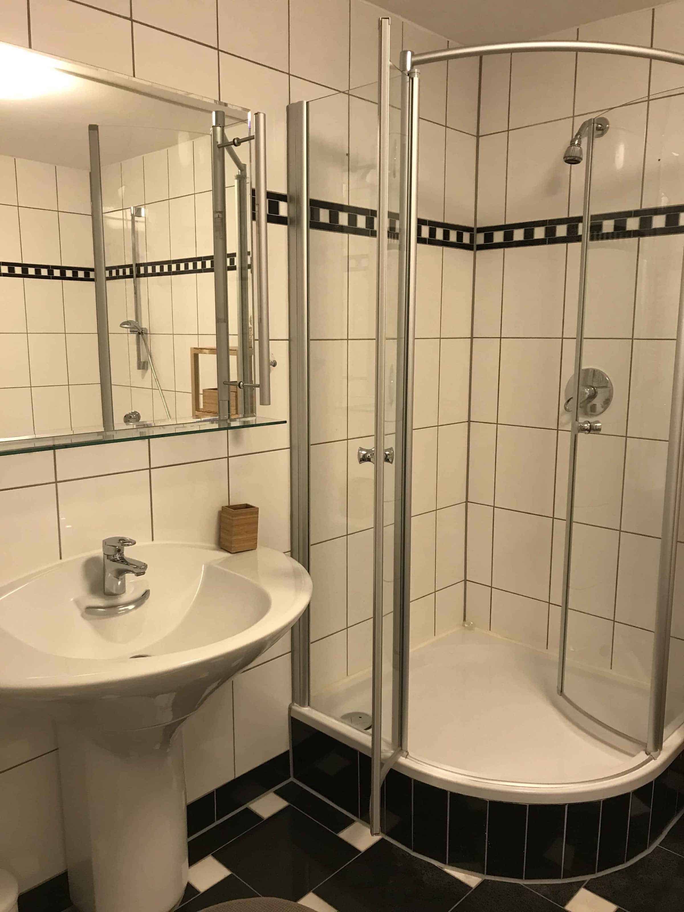 Wolfsgangstraße, Frankfurt - Frankfurt, Germany - Room 1 - Bathroom