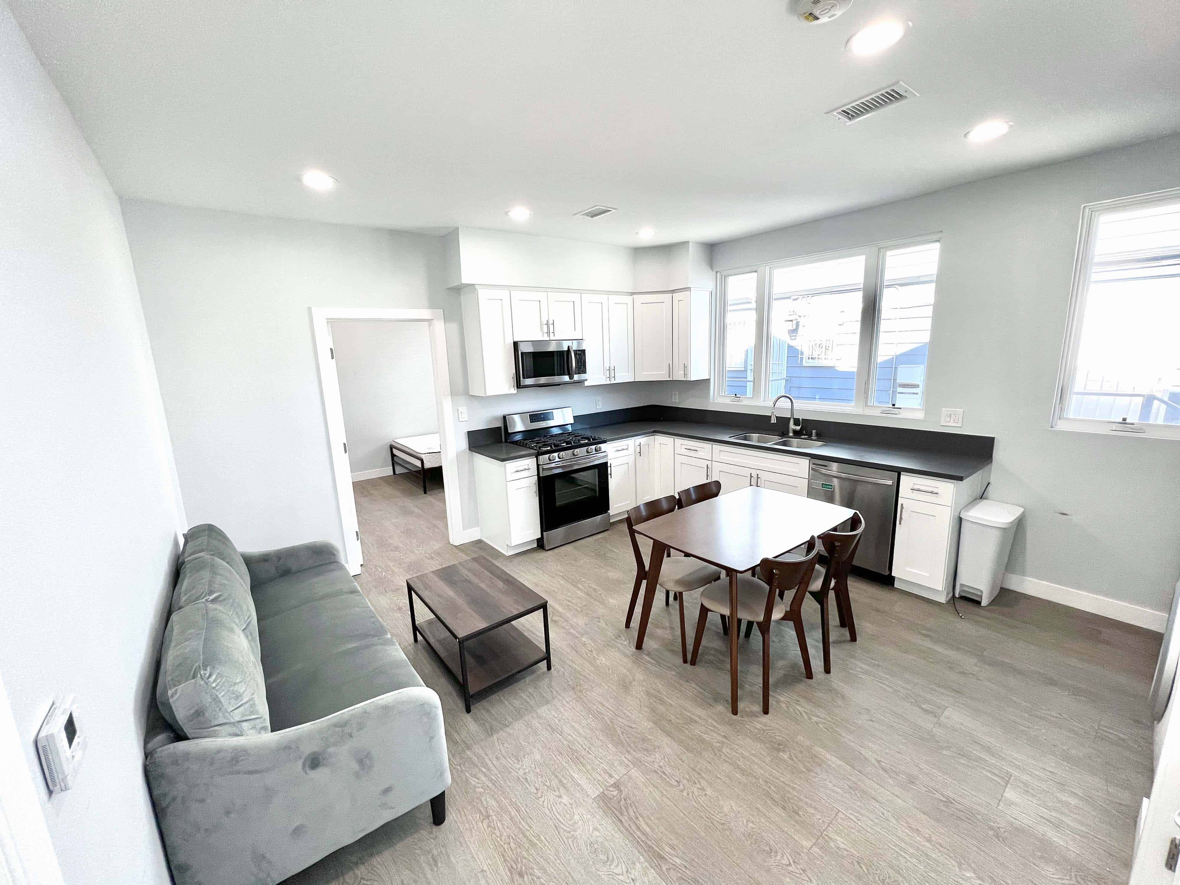 2641 S Budlong Ave, Los Angeles - Los Angeles, California, United States - Kitchen