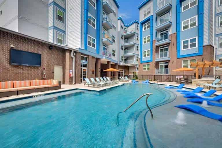 Amenities?w=400&h=260&fit=crop&q=40&auto=format&trim=auto