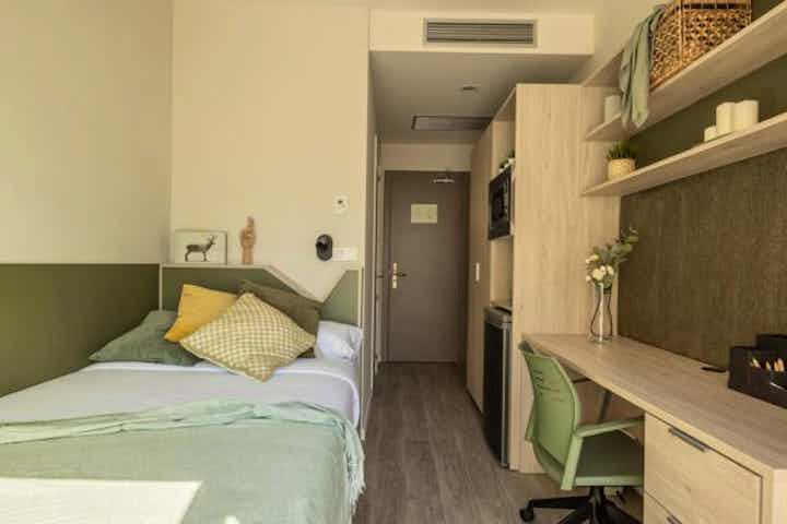 Standard Single Room - Bedroom
