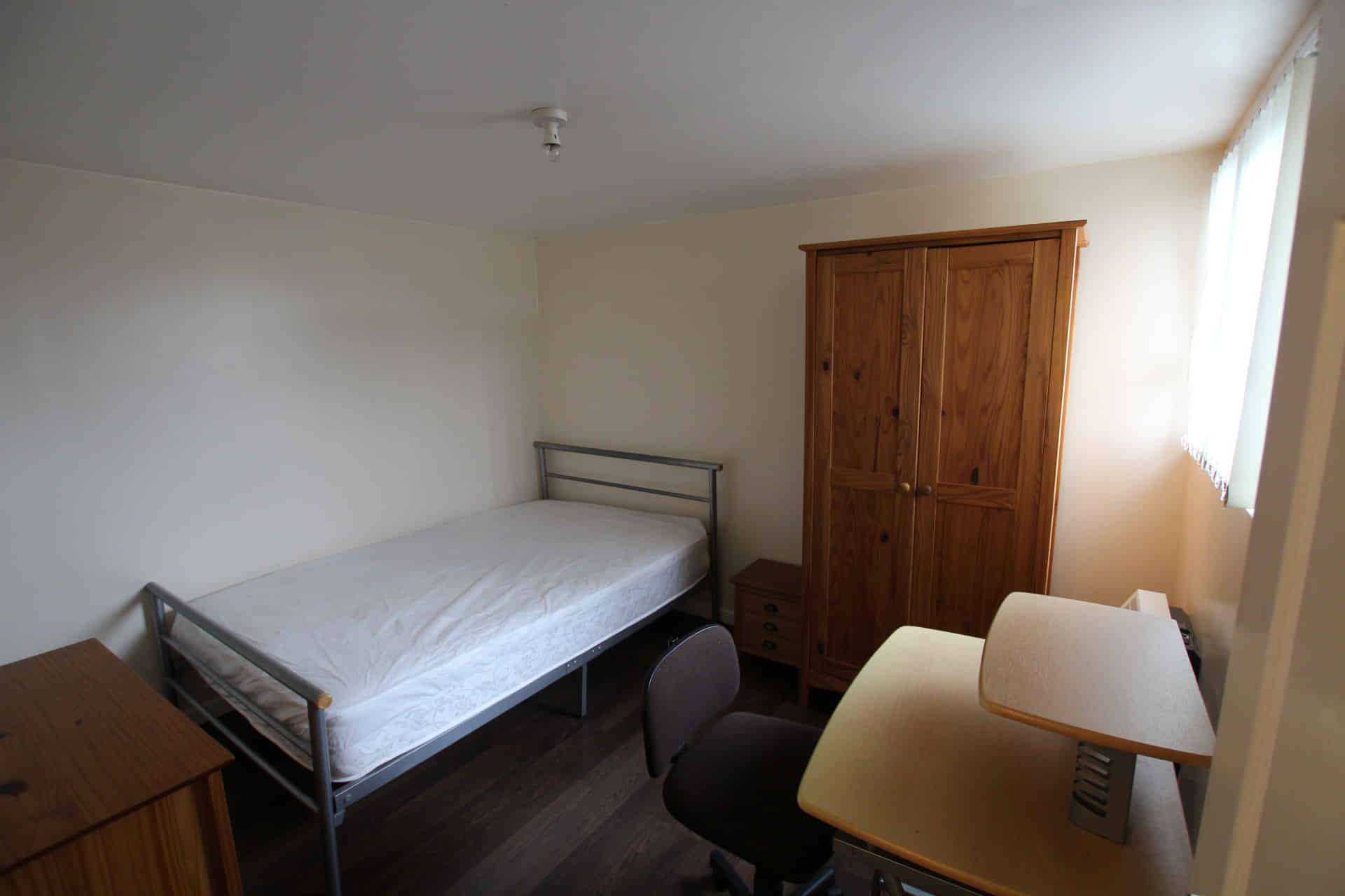 Room in a 7 Bedroom Apartment, 6, Kippax Street, Manchester M14 4BX - Manchester, England, United Kingdom - Bedroom 4 - Bedroom