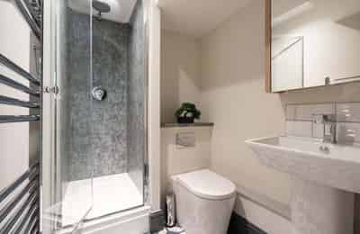 1 Bedroom Apartment - Bedroom?w=400&h=260&fit=crop&q=40&auto=format&trim=auto