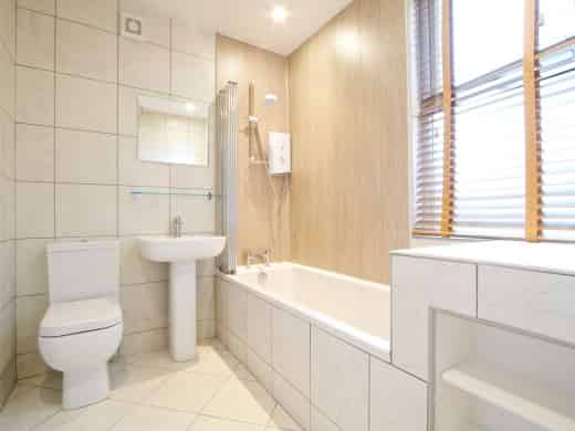 Bedroom 4 - Bathroom?w=400&h=260&fit=crop&q=40&auto=format&trim=auto