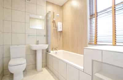 Bedroom 4 - Bathroom?w=400&h=260&fit=crop&q=40&auto=format&trim=auto