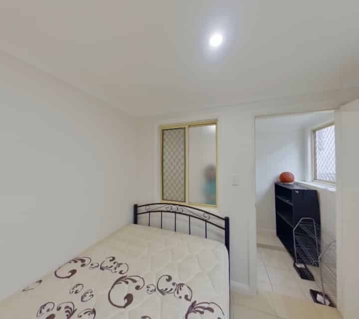 Room 4 (STD) - Bedroom?w=400&h=260&fit=crop&q=40&auto=format&trim=auto