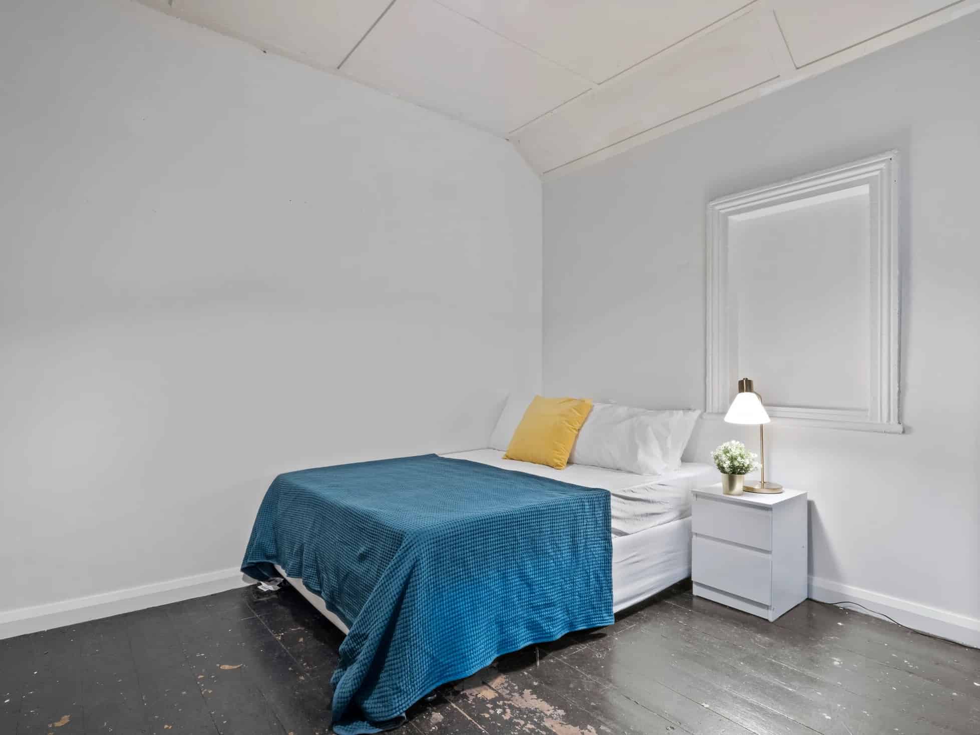 Room 5 - Bedroom?w=400&h=260&fit=crop&q=40&auto=format&trim=auto