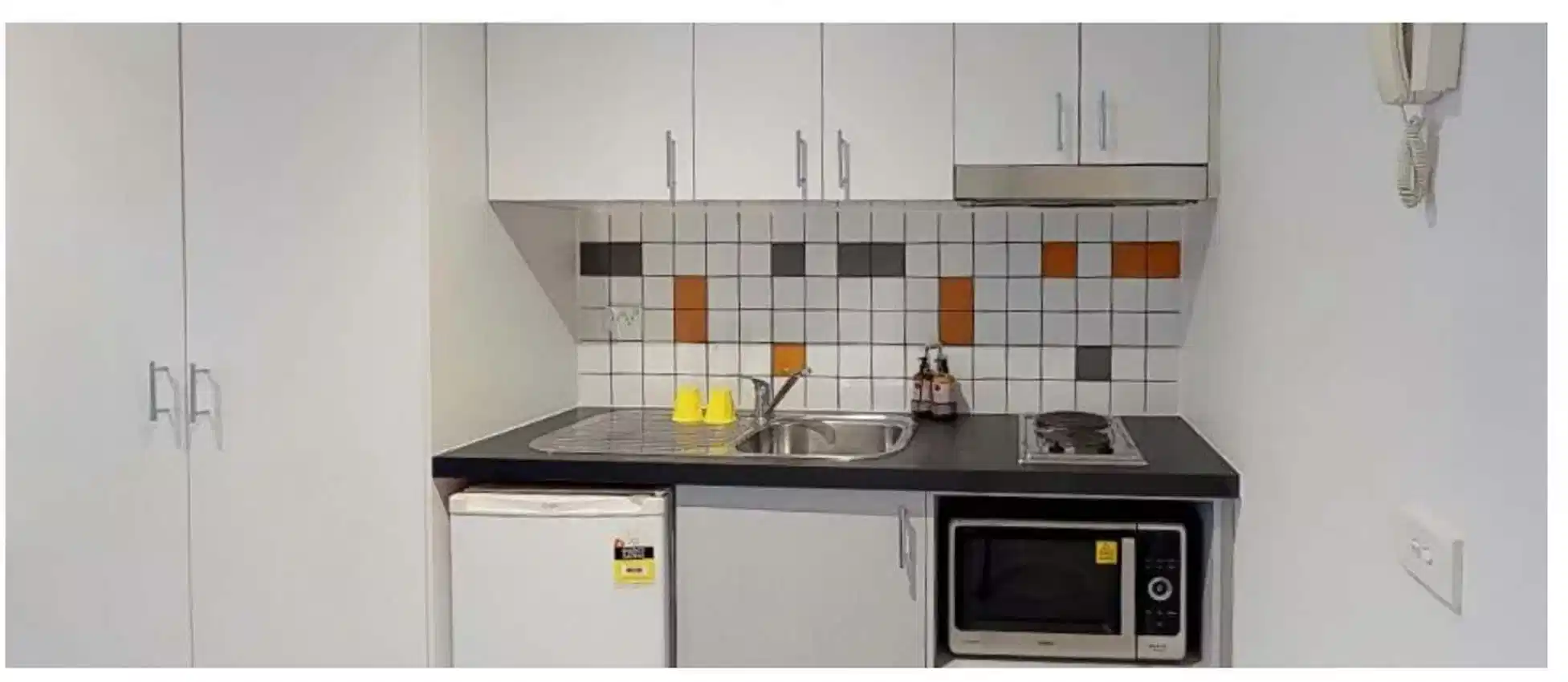 Common Area?w=400&h=260&fit=crop&q=40&auto=format&trim=auto