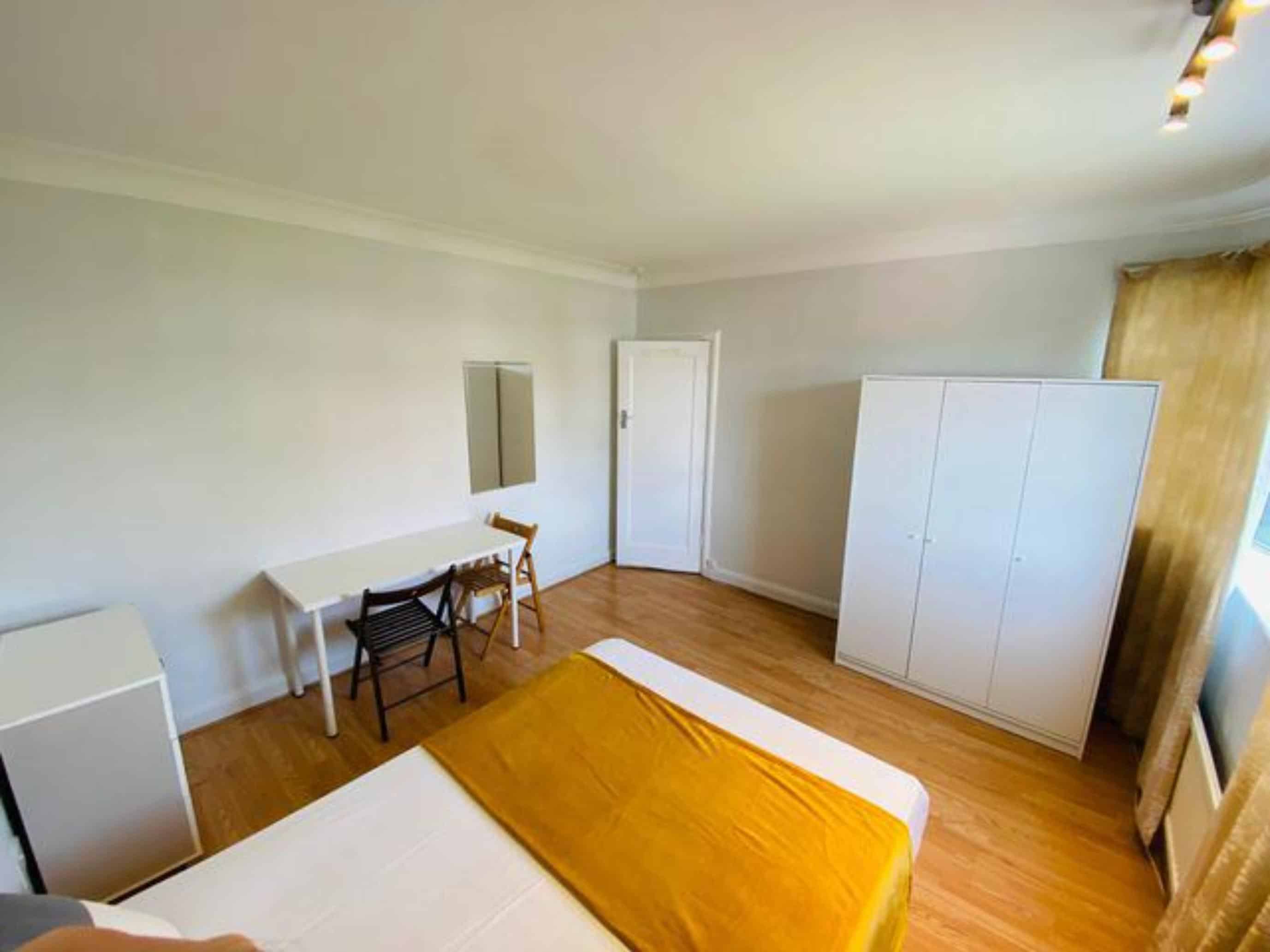 Room in a 3 Bedroom Apartment, Uxendon Cres, Wembley, HA9 9TN - London, England, United Kingdom - Room 1 - Bedroom
