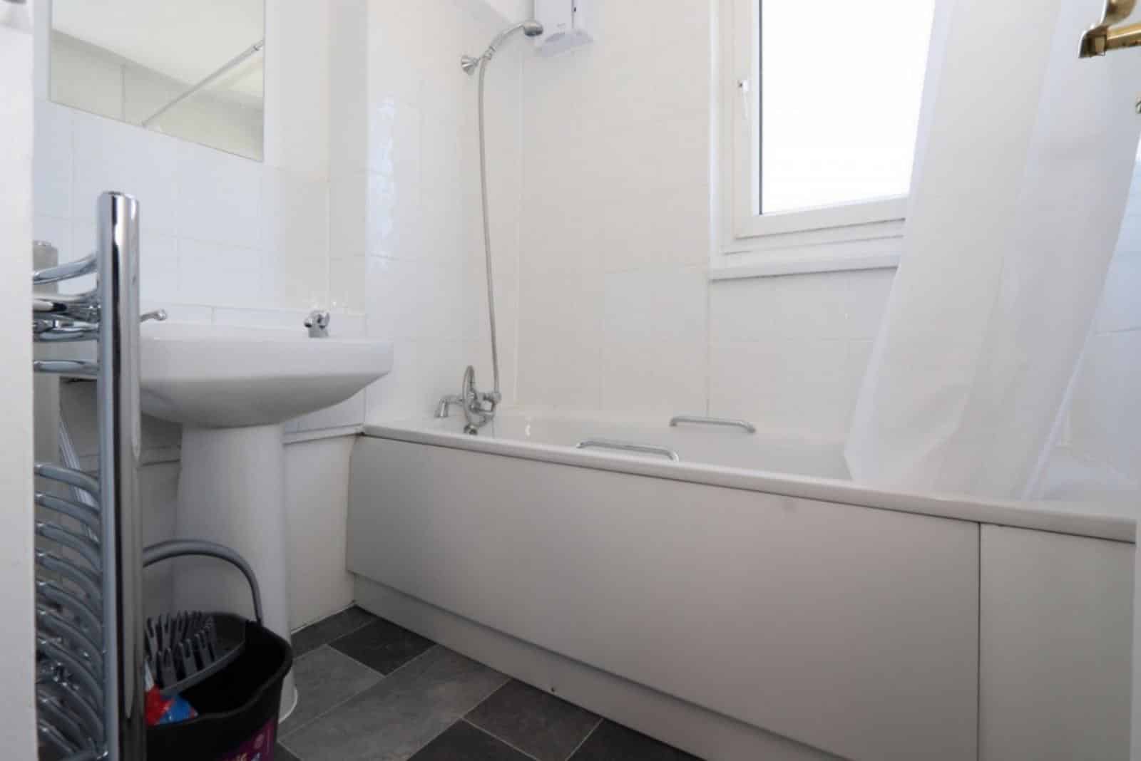 Room in a 4 Bedroom Apartment, Bakersfield, London, N7 0LU (Room 2) - London, England, United Kingdom - Room 1 - Bathroom