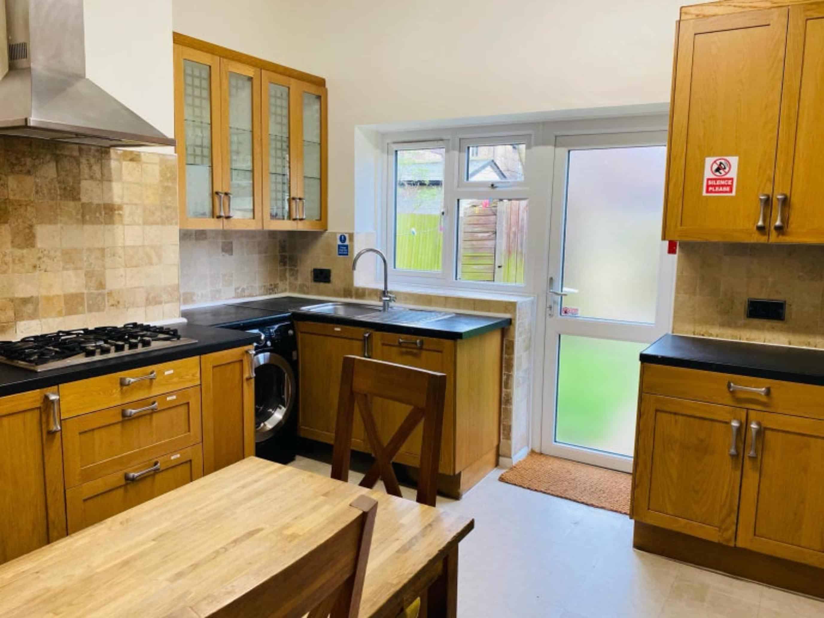 Room in a 2 Bedroom Apartment, Rutland Park, London, NW2 4RD - London, England, United Kingdom - Kitchen