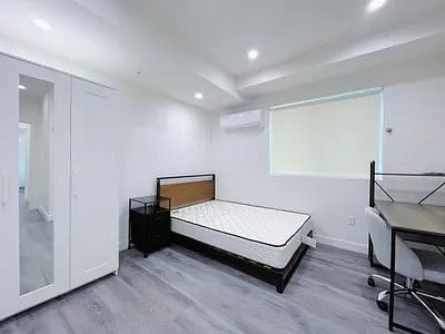 15 Bedroom Apartment - Bedroom