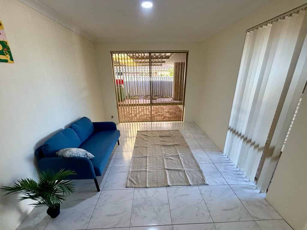 Common Area?w=400&h=260&fit=crop&q=40&auto=format&trim=auto