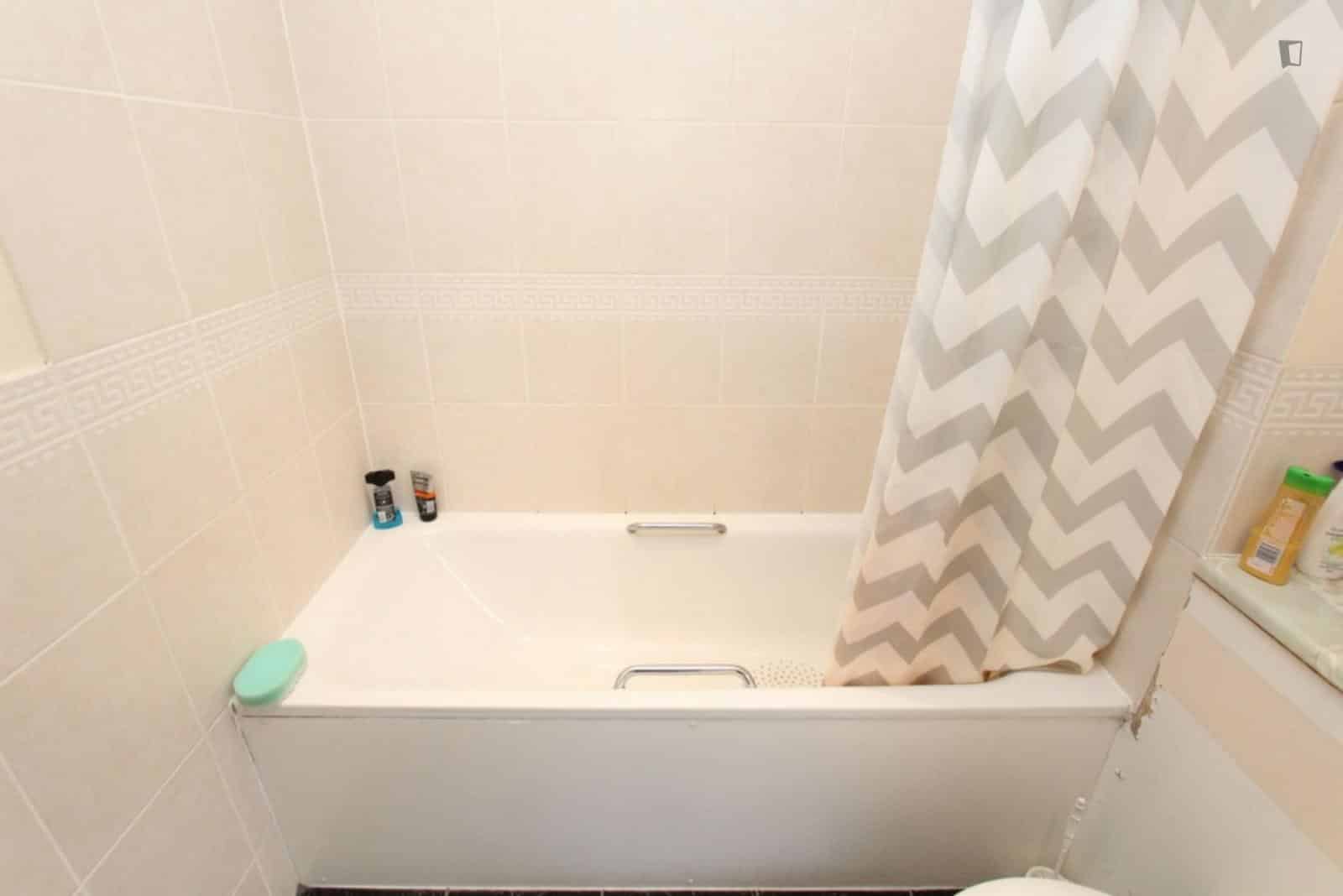 4 bedroom house, Sextant Avenue - London, England, United Kingdom - Bedroom 1  - Bathroom
