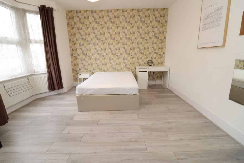 6 bedroom house, Inverine Road - London, England, United Kingdom - Room 1 - Bedroom