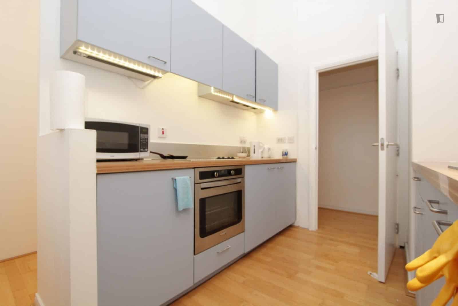 Room 1 - Bedroom?w=400&h=260&fit=crop&q=40&auto=format&trim=auto