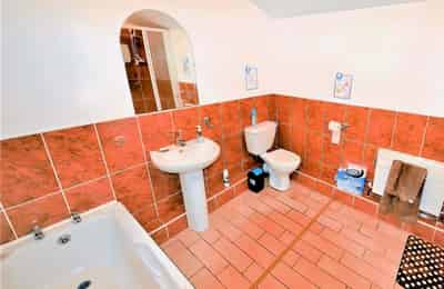 Amenities?w=400&h=260&fit=crop&q=40&auto=format&trim=auto