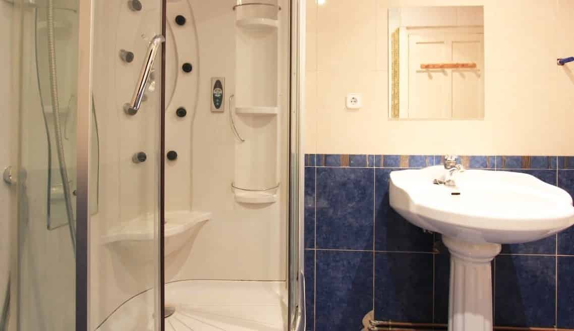 Alcala, Madrid - Madrid, Spain - Bathroom