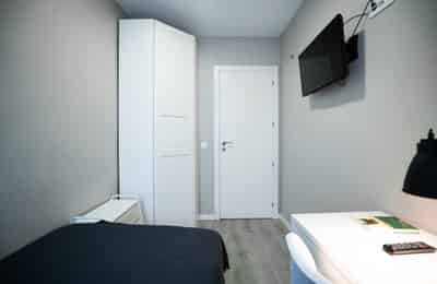 Bathroom?w=400&h=260&fit=crop&q=40&auto=format&trim=auto