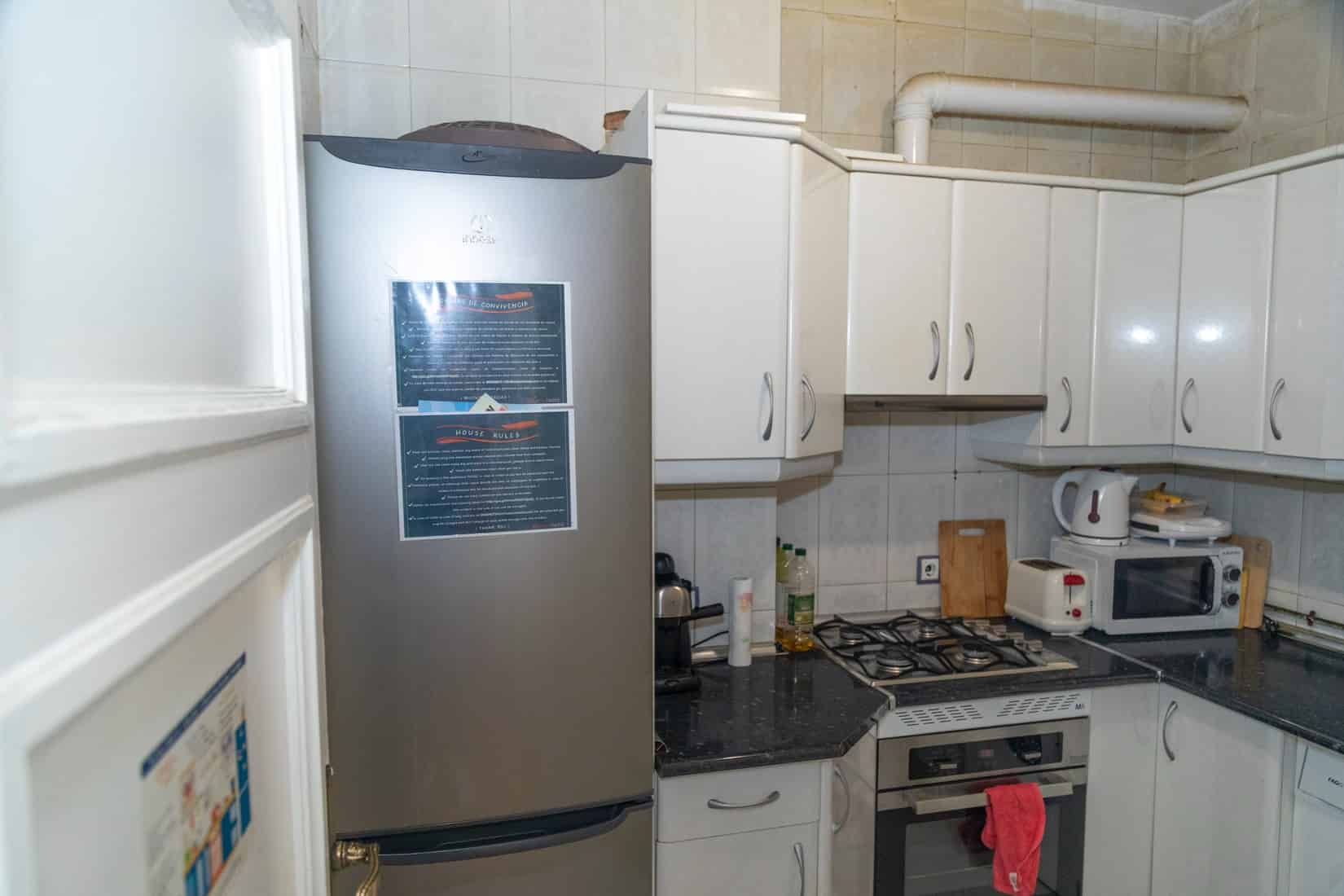 Palos De La Frontera, Madrid - Madrid, Spain - Kitchen