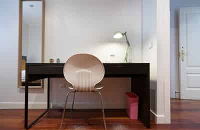 Bathroom?w=400&h=260&fit=crop&q=40&auto=format&trim=auto
