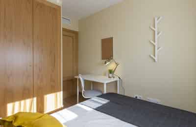 Bathroom?w=400&h=260&fit=crop&q=40&auto=format&trim=auto