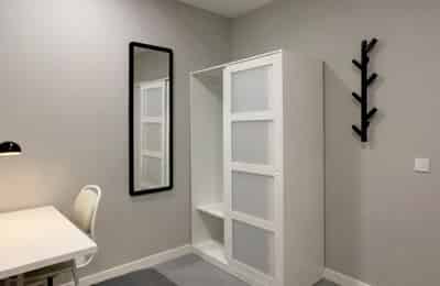 Bathroom?w=400&h=260&fit=crop&q=40&auto=format&trim=auto
