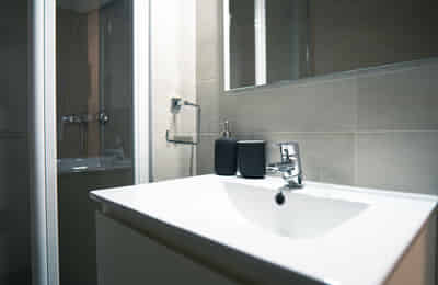 Francisco Silvela, Madrid - Madrid, Spain - Bathroom