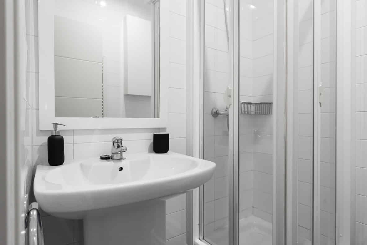 Fernandez De Los Rios, Madrid - Madrid, Spain - Bathroom