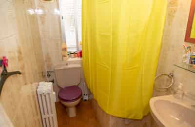 Bruselas Av., Madrid - Madrid, Spain - Bathroom