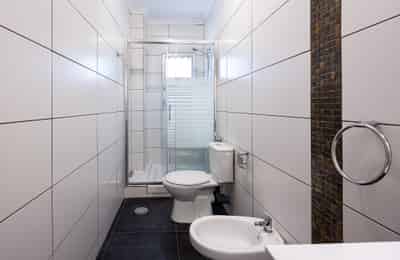 Cavanilles, Madrid - Madrid, Spain - Bathroom