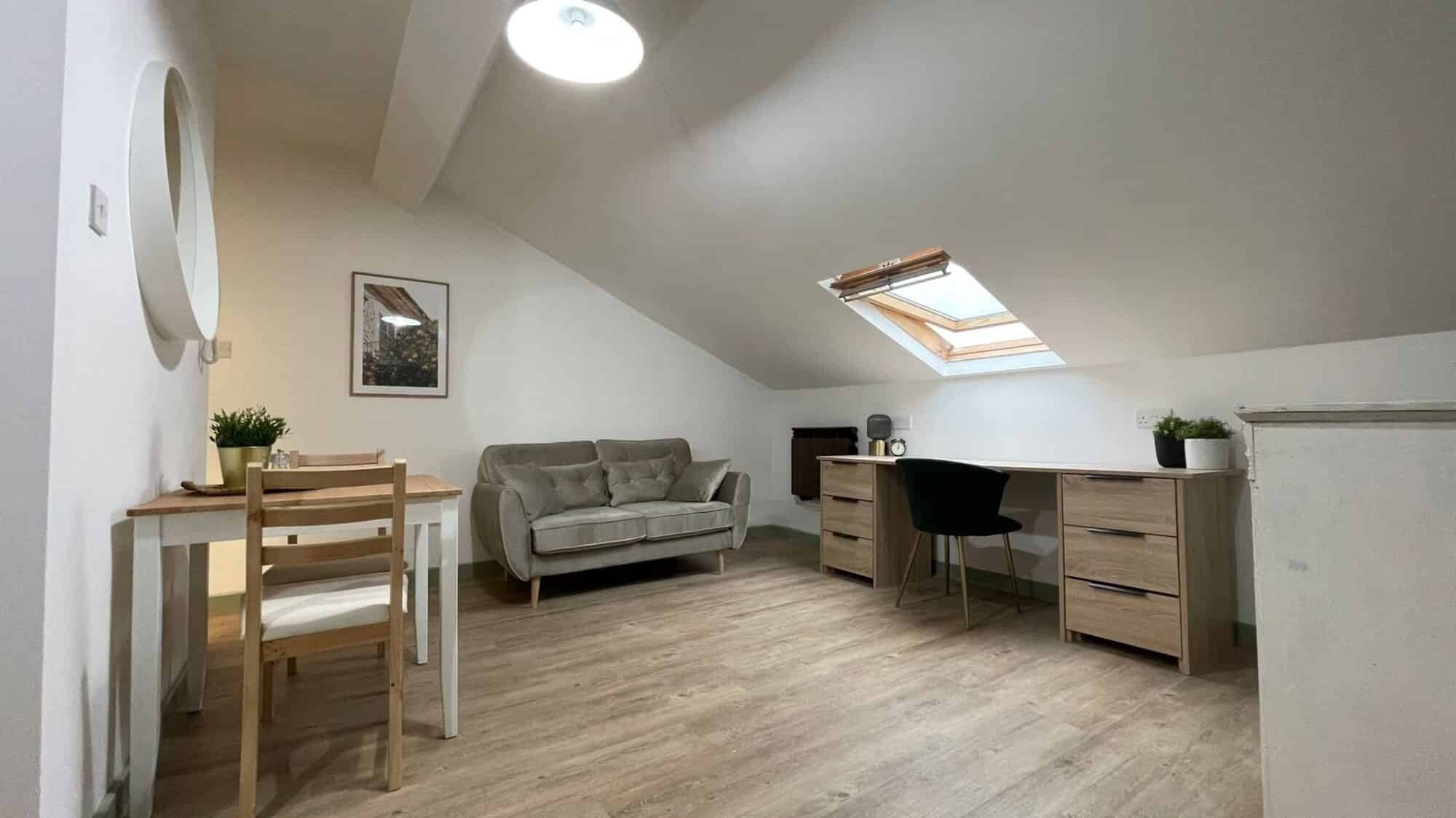 Princes Road, Liverpool - Liverpool, England, United Kingdom - Bedroom 1 - Amenities