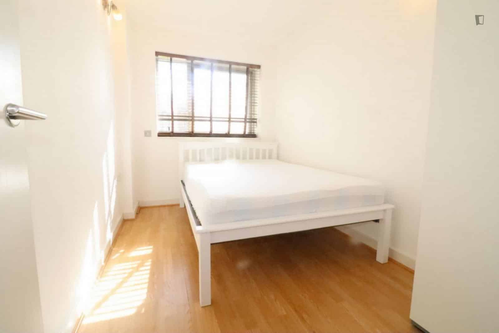 Bedroom 1  - Bathroom?w=400&h=260&fit=crop&q=40&auto=format&trim=auto