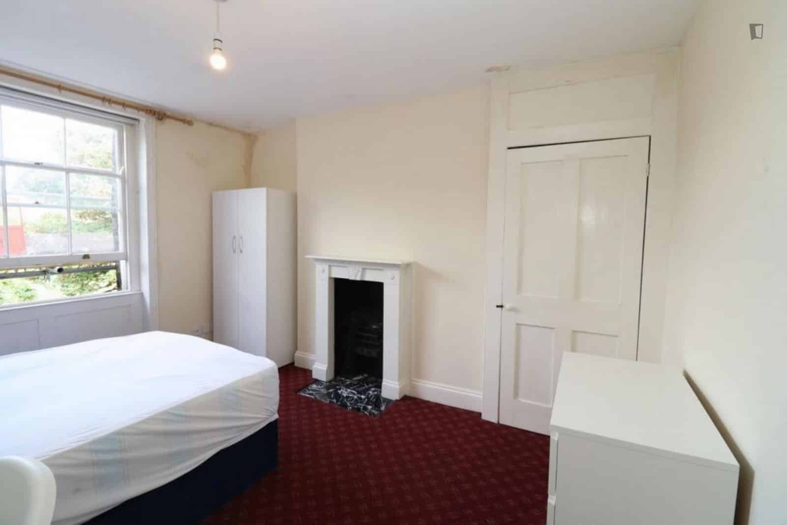 Bedroom 1  - Bathroom?w=400&h=260&fit=crop&q=40&auto=format&trim=auto