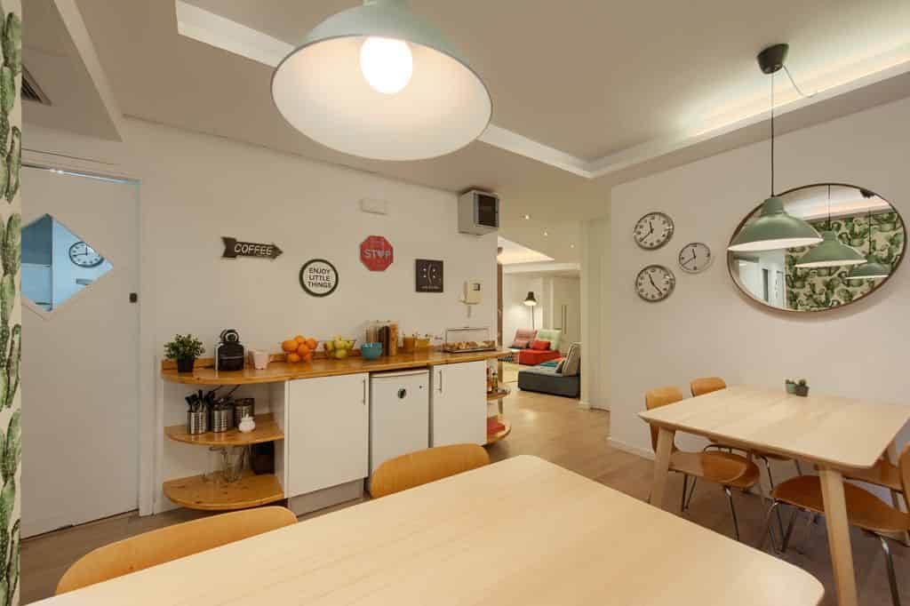 Amenities?w=400&h=260&fit=crop&q=40&auto=format&trim=auto