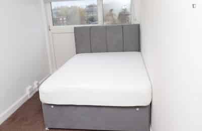 Bedroom 1 - Bathroom?w=400&h=260&fit=crop&q=40&auto=format&trim=auto