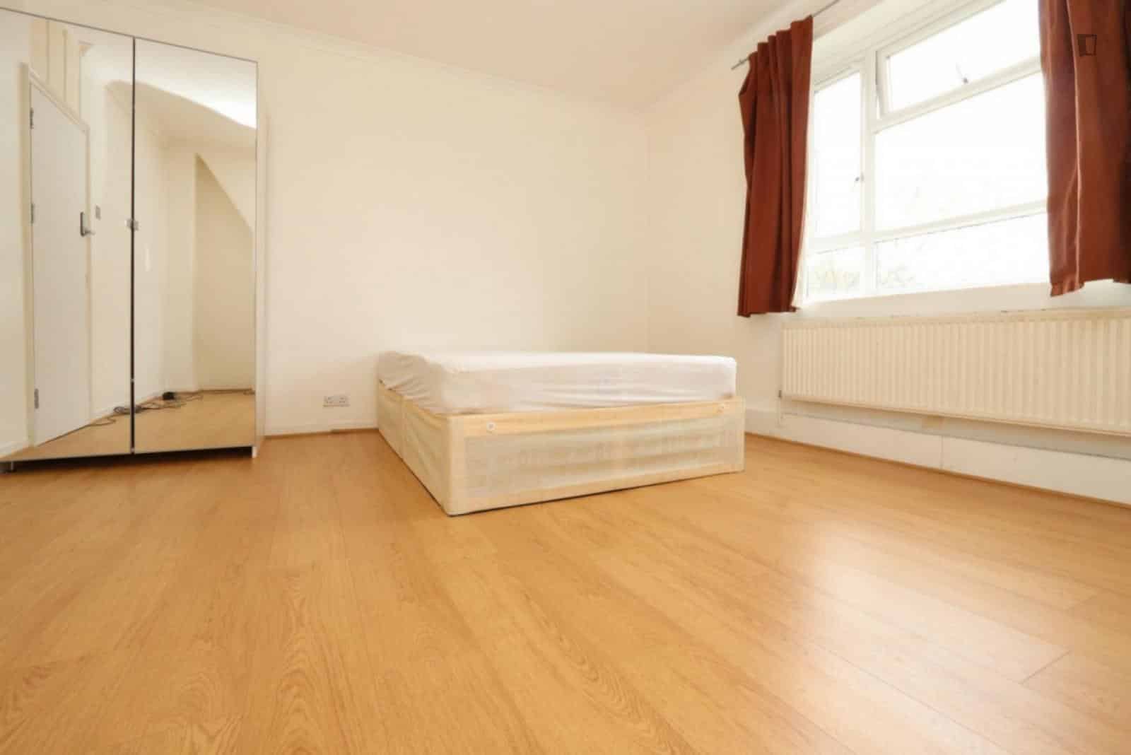 Bedroom 1  - Bathroom?w=400&h=260&fit=crop&q=40&auto=format&trim=auto