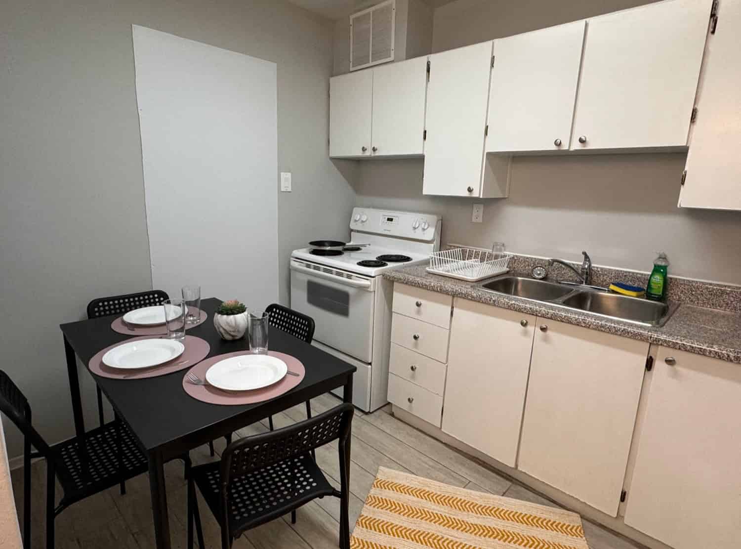 1202 Redpath Ave & Roehampton Ave, Toronto - Toronto, Ontario, Canada - Kitchen