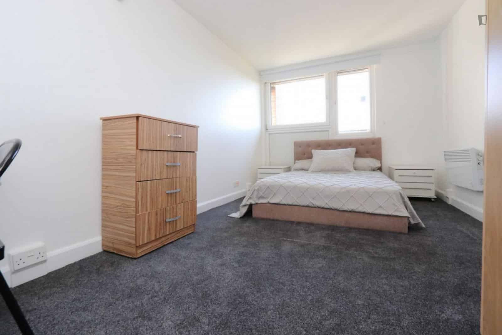 Bedroom 2 - Kitchen?w=400&h=260&fit=crop&q=40&auto=format&trim=auto