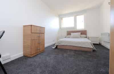 Bedroom 2 - Kitchen?w=400&h=260&fit=crop&q=40&auto=format&trim=auto