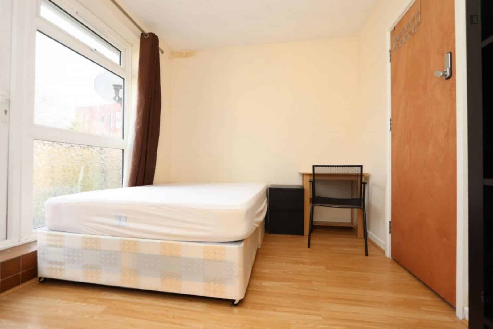 Bedroom 1  - Bathroom?w=400&h=260&fit=crop&q=40&auto=format&trim=auto