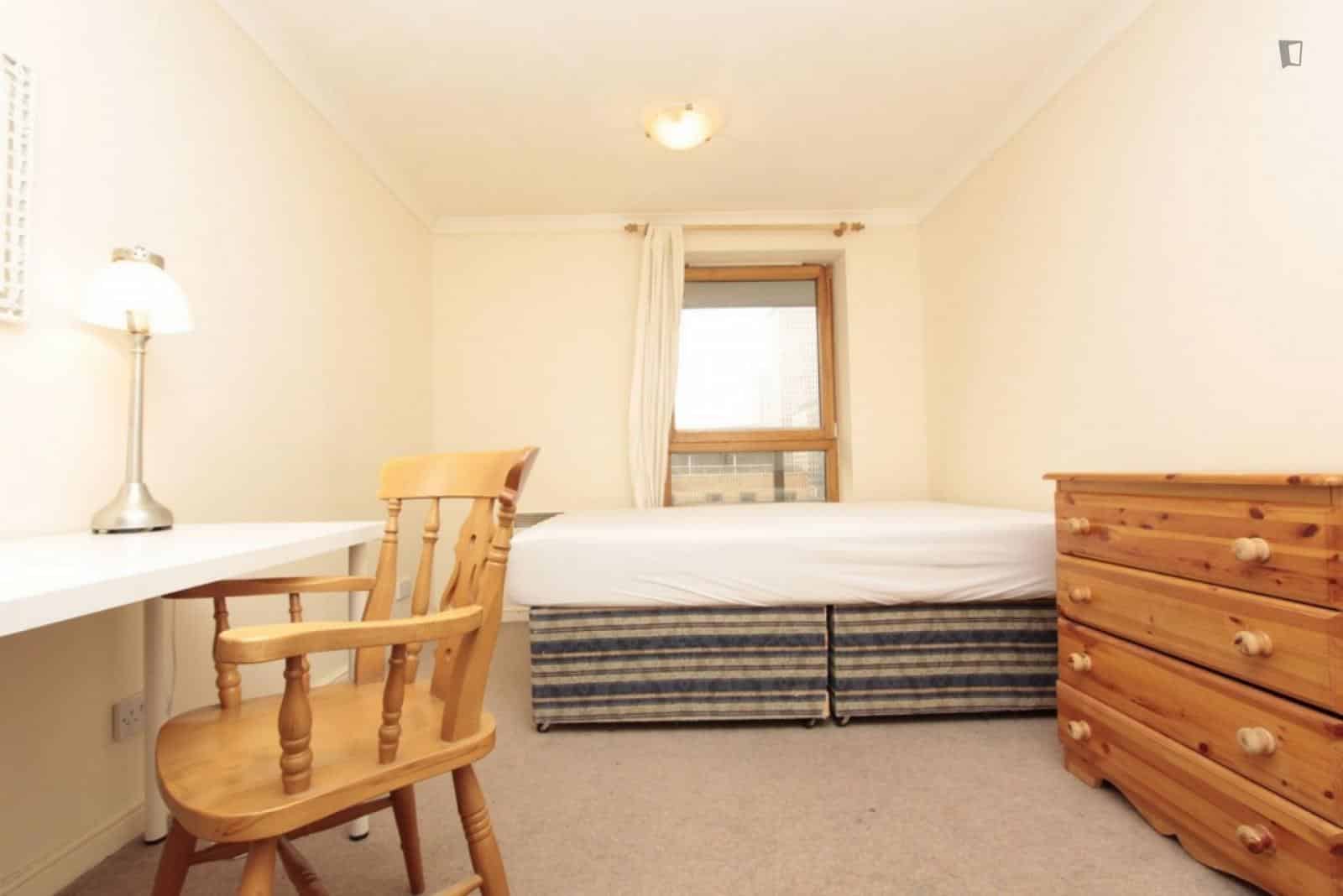 Bedroom 2 - Bathroom?w=400&h=260&fit=crop&q=40&auto=format&trim=auto